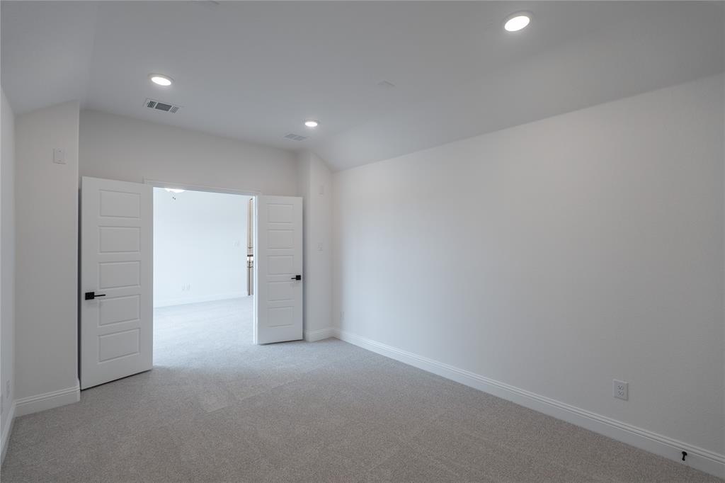 2516 Broadstone Drive Property Photo 18