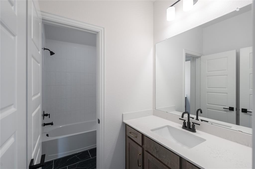 2516 Broadstone Drive Property Photo 20
