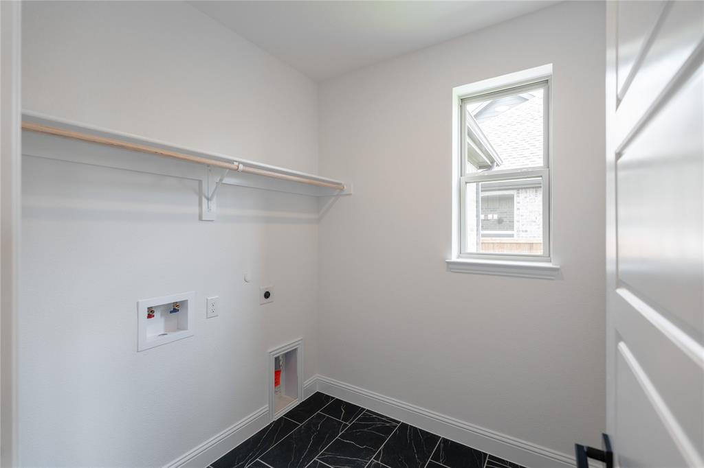 2516 Broadstone Drive Property Photo 22