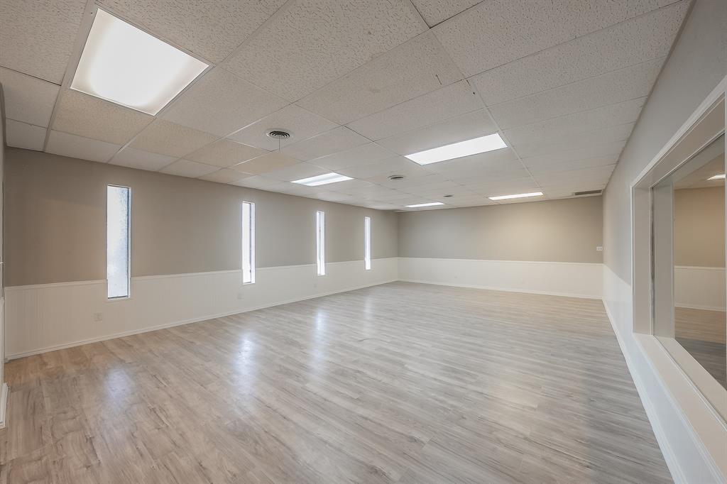 5704 James Avenue Property Photo 8