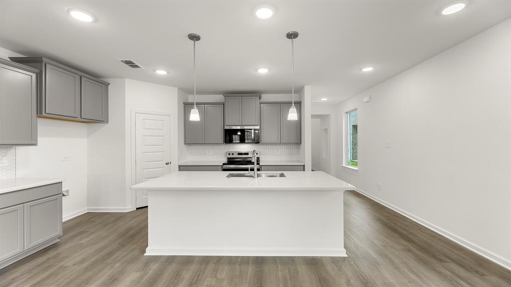 1716 Edgeway Drive Property Photo 3