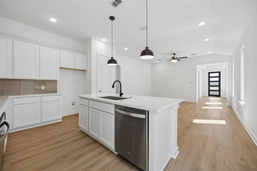 8725 Acorn Avenue Property Photo 8