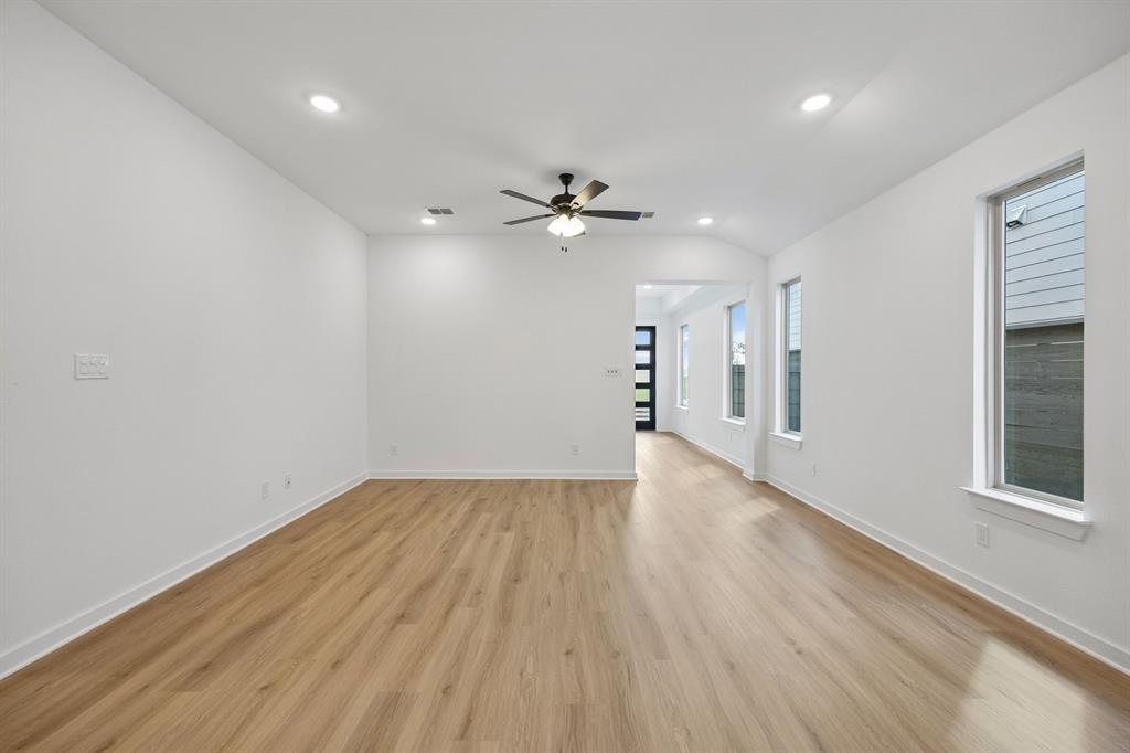 8725 Acorn Avenue Property Photo 10