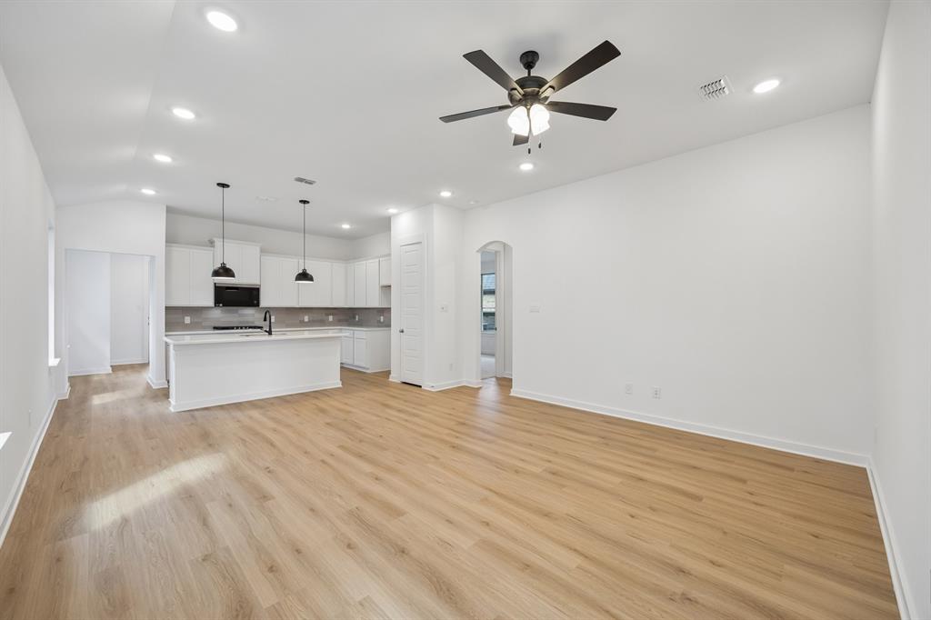 8725 Acorn Avenue Property Photo 11