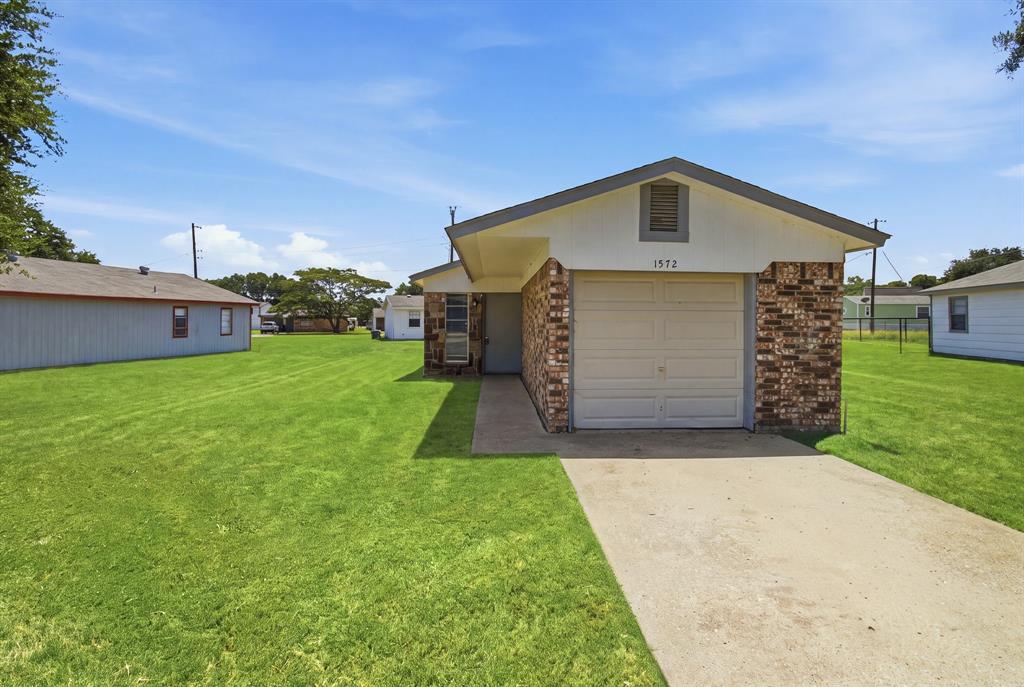 1572 Reef Drive Property Photo 1