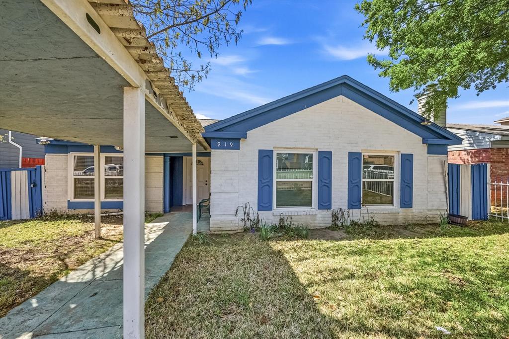 919 Brae Loch Drive Property Photo 1