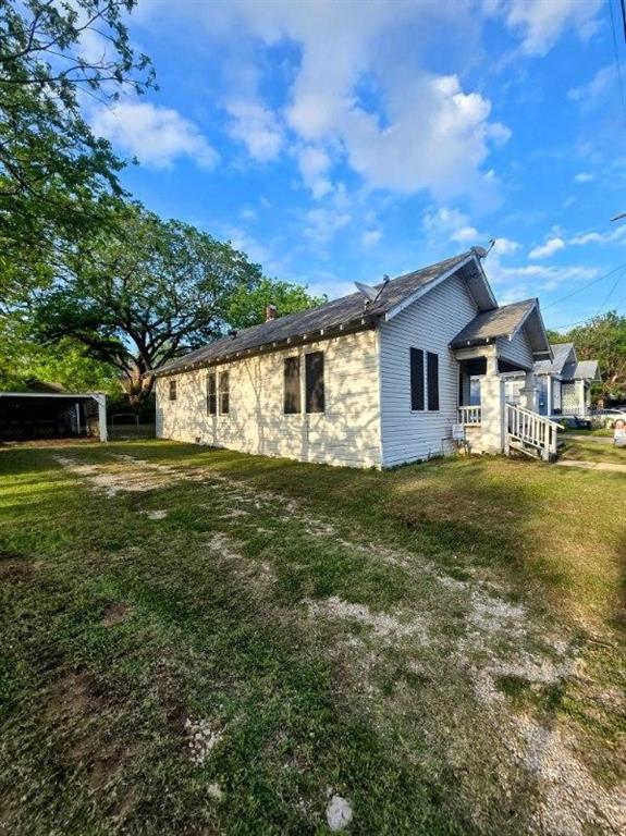 215 Bell Street Property Photo 1
