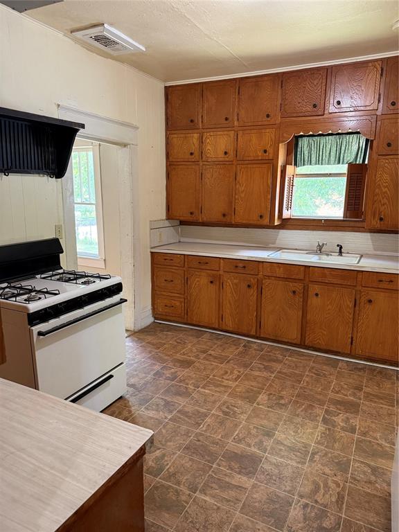 215 Bell Street Property Photo 8