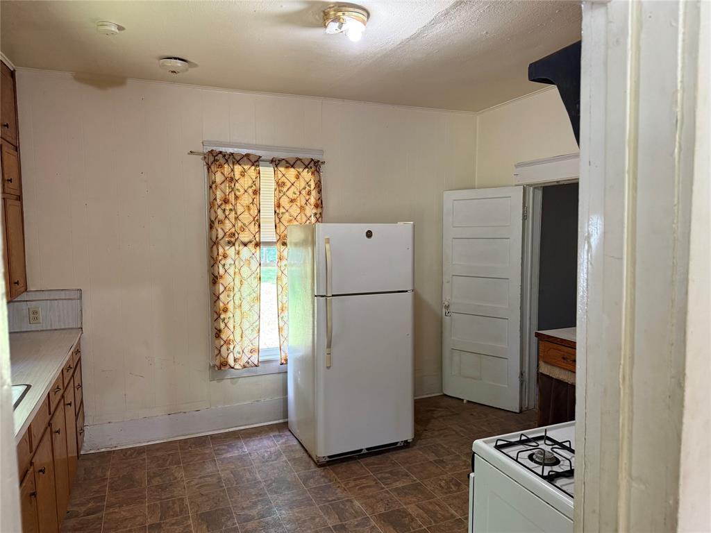 215 Bell Street Property Photo 9