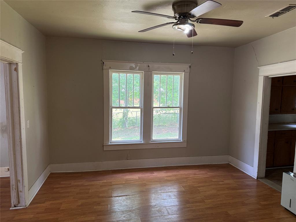 215 Bell Street Property Photo 11