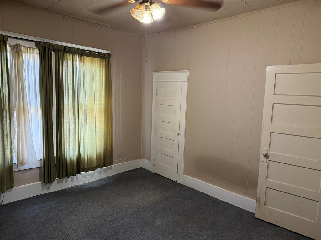 215 Bell Street Property Photo 13