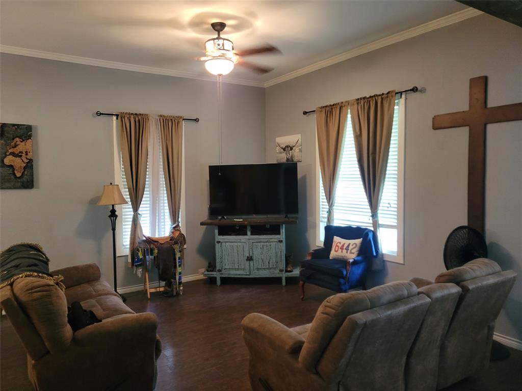 706 W Wrights Avenue Property Photo 5