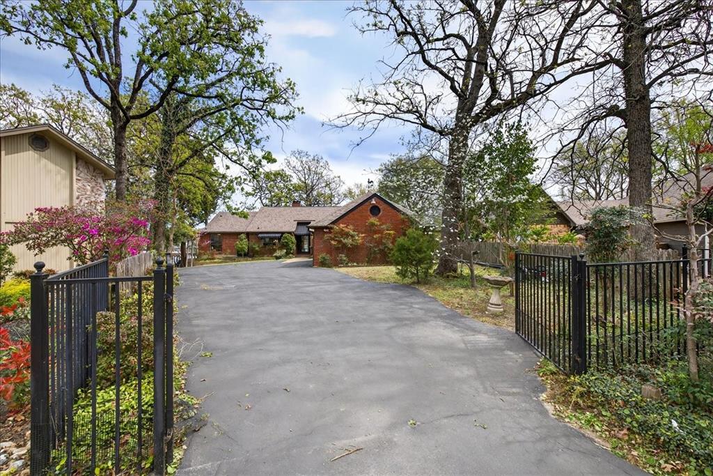 125 Lark Drive Property Photo 3