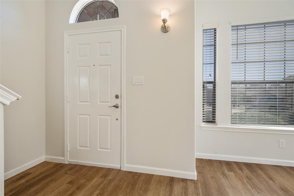 826 Hazels Way Property Photo 3