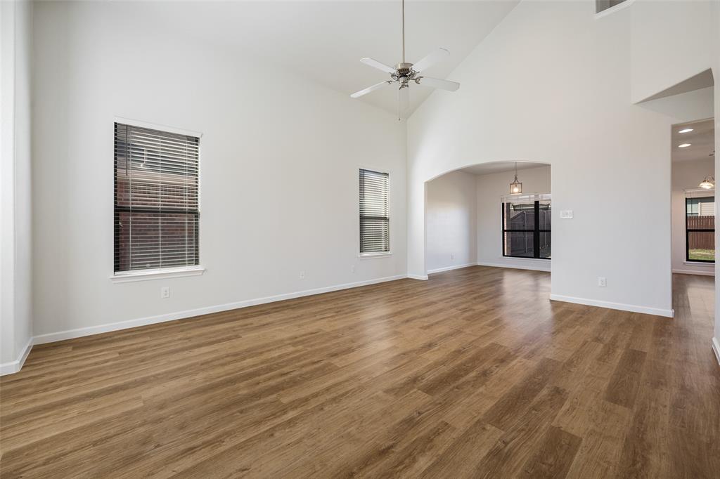 826 Hazels Way Property Photo 4