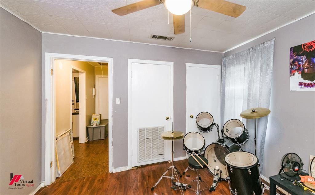 214 Ellis Drive Property Photo 4
