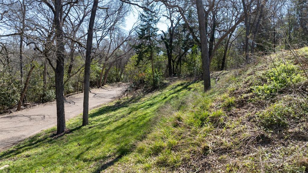 1141 Redondo Drive Property Photo 15