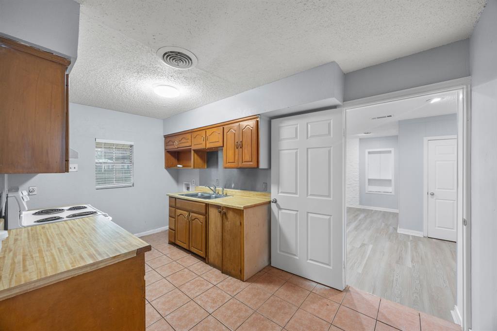 2438 Lasalle Drive Property Photo 7