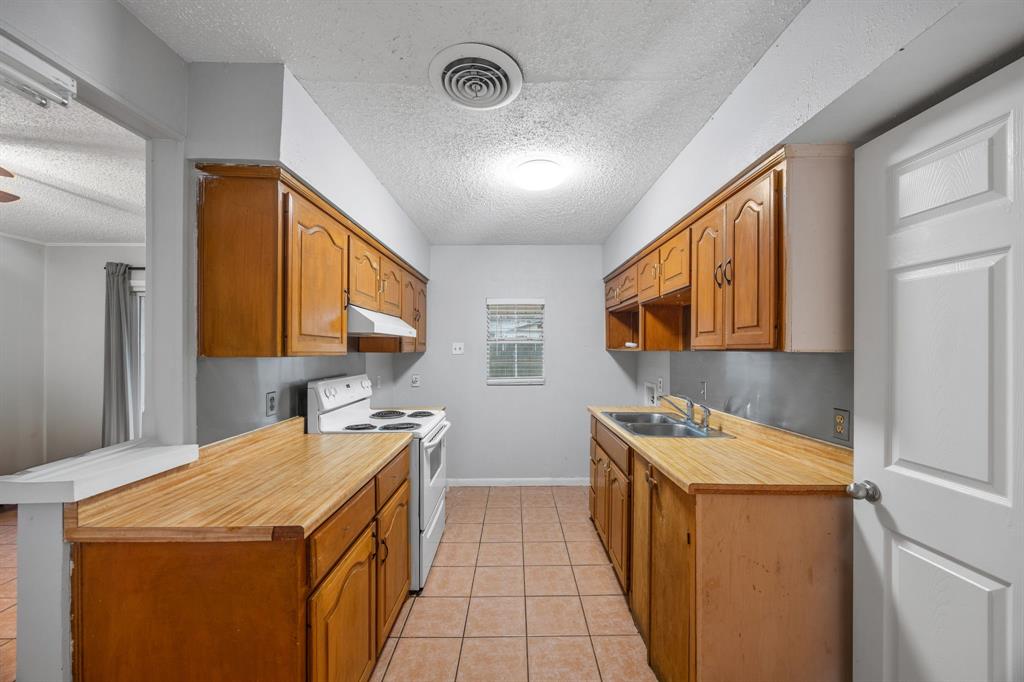2438 Lasalle Drive Property Photo 8