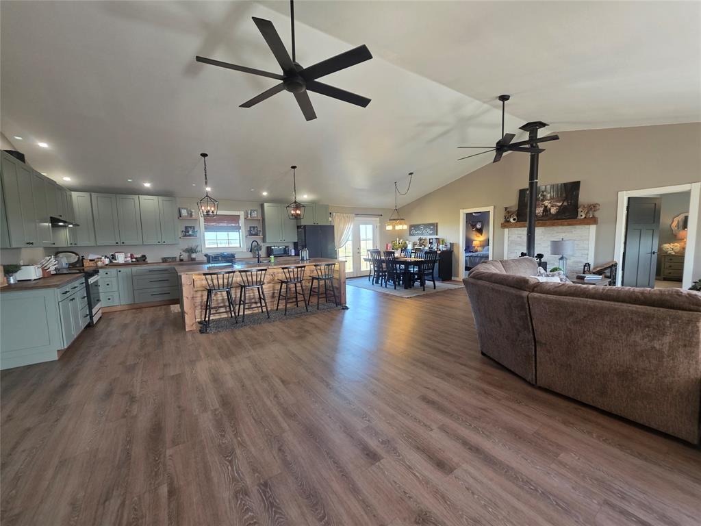 1225 R G Loop Property Photo 1
