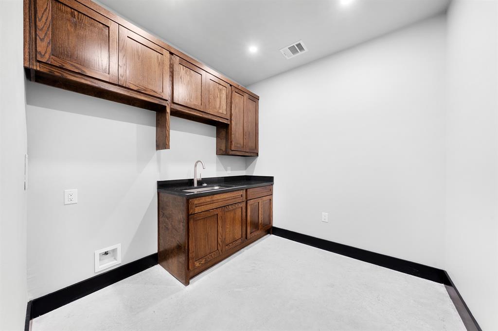 1240 Blackland Trail Property Photo 8