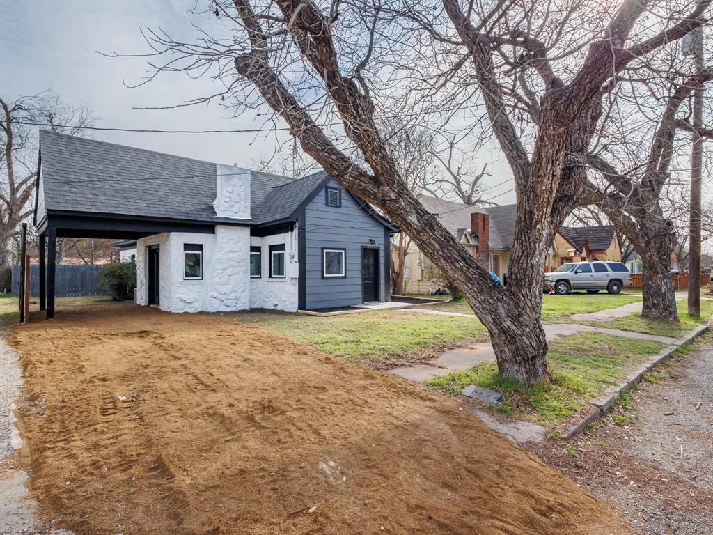 1610 1st Street Property Photo 3