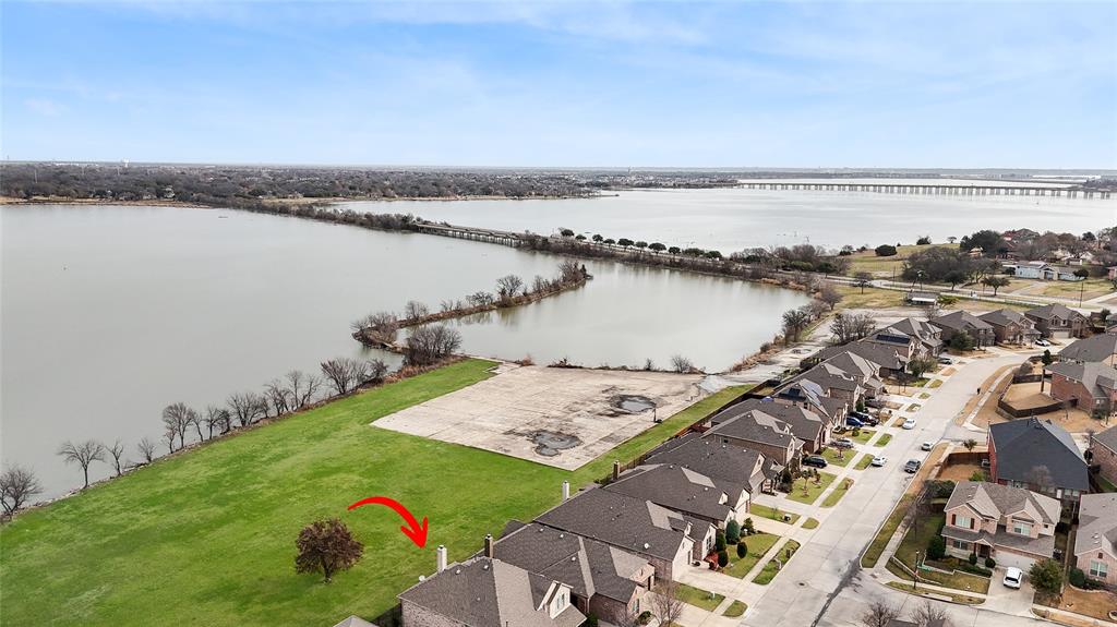 1921 Lake Front Trail Property Photo 2