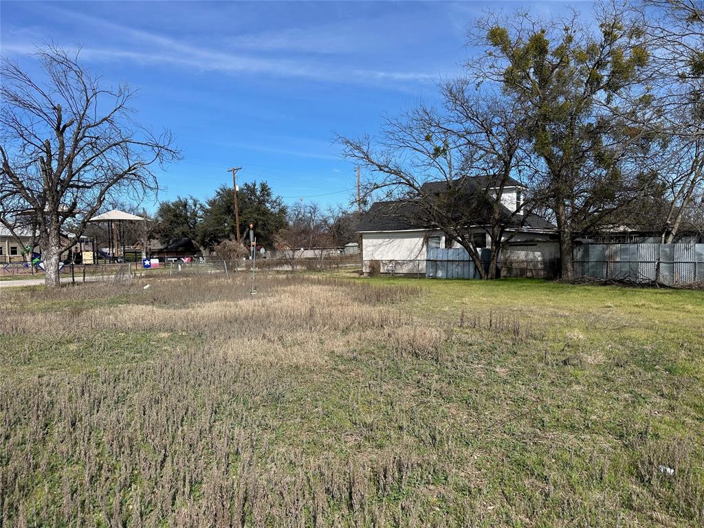 605 W Church Street Property Photo 4