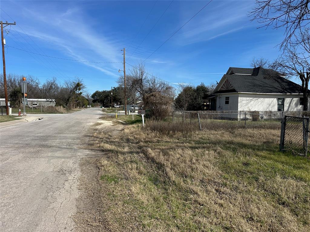 605 W Church Street Property Photo 11
