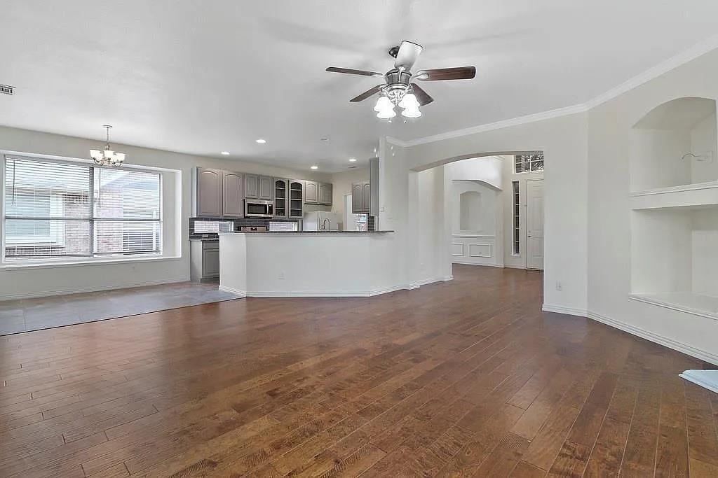 1525 Dimmit Drive Property Photo 2