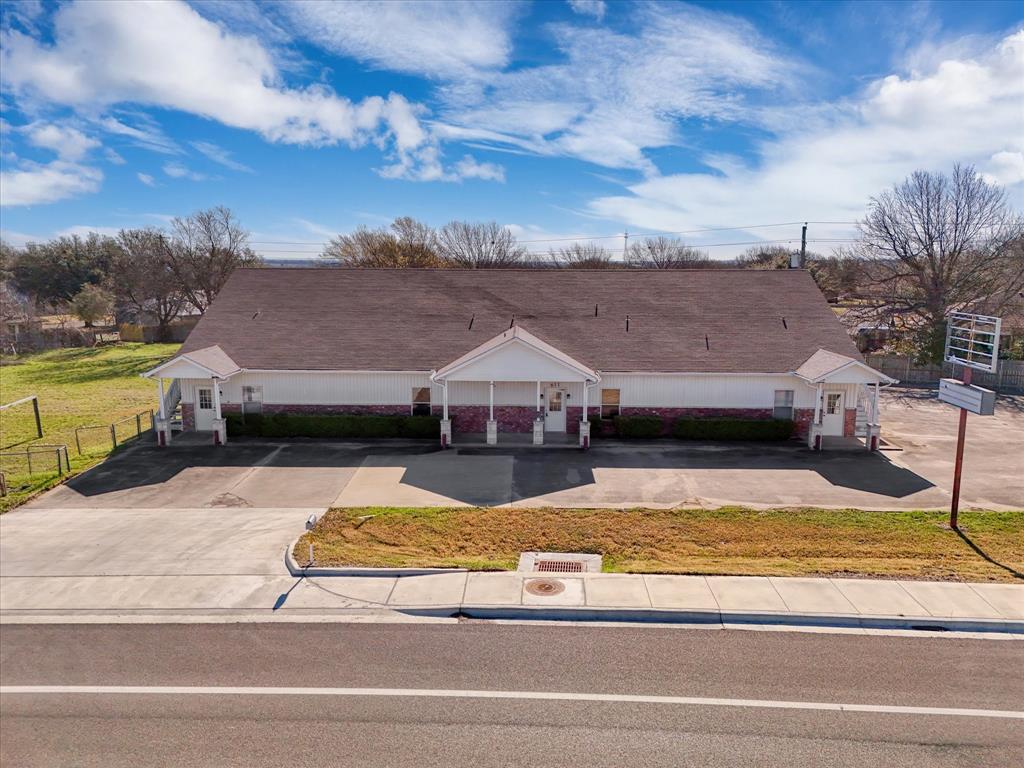 611 W Spring Valley Road Property Photo 2