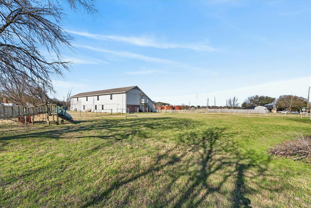 611 W Spring Valley Road Property Photo 4