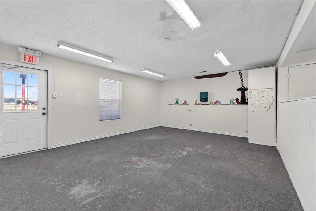 611 W Spring Valley Road Property Photo 6