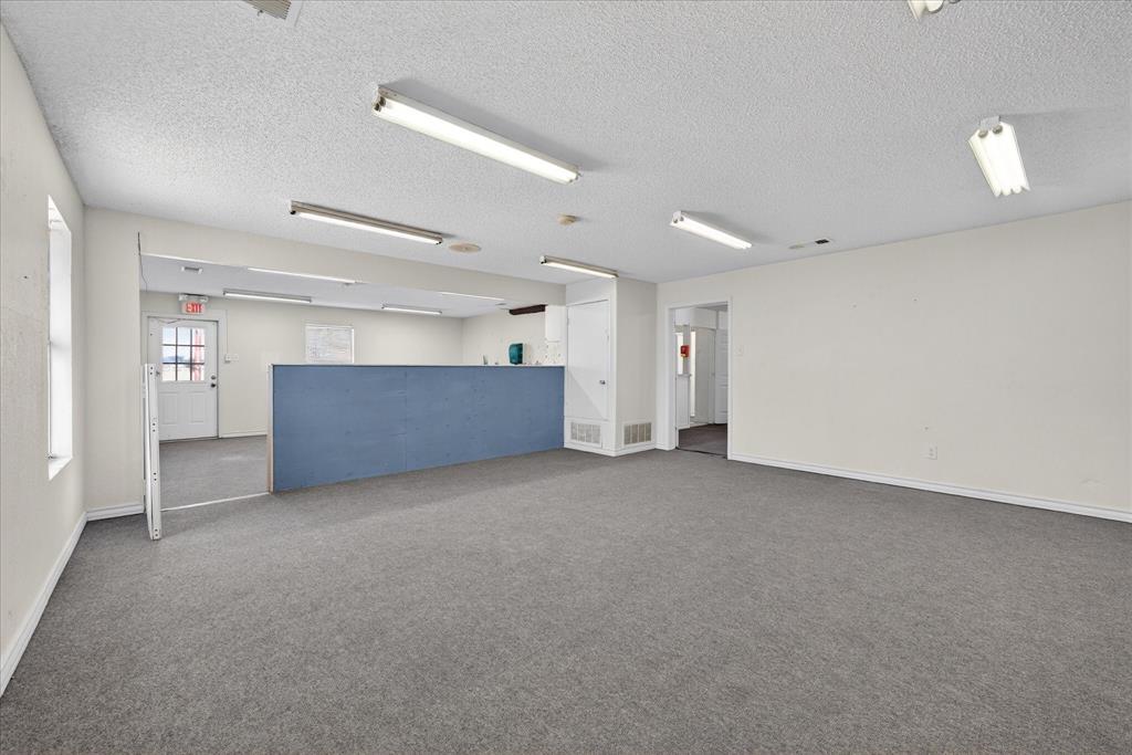 611 W Spring Valley Road Property Photo 7