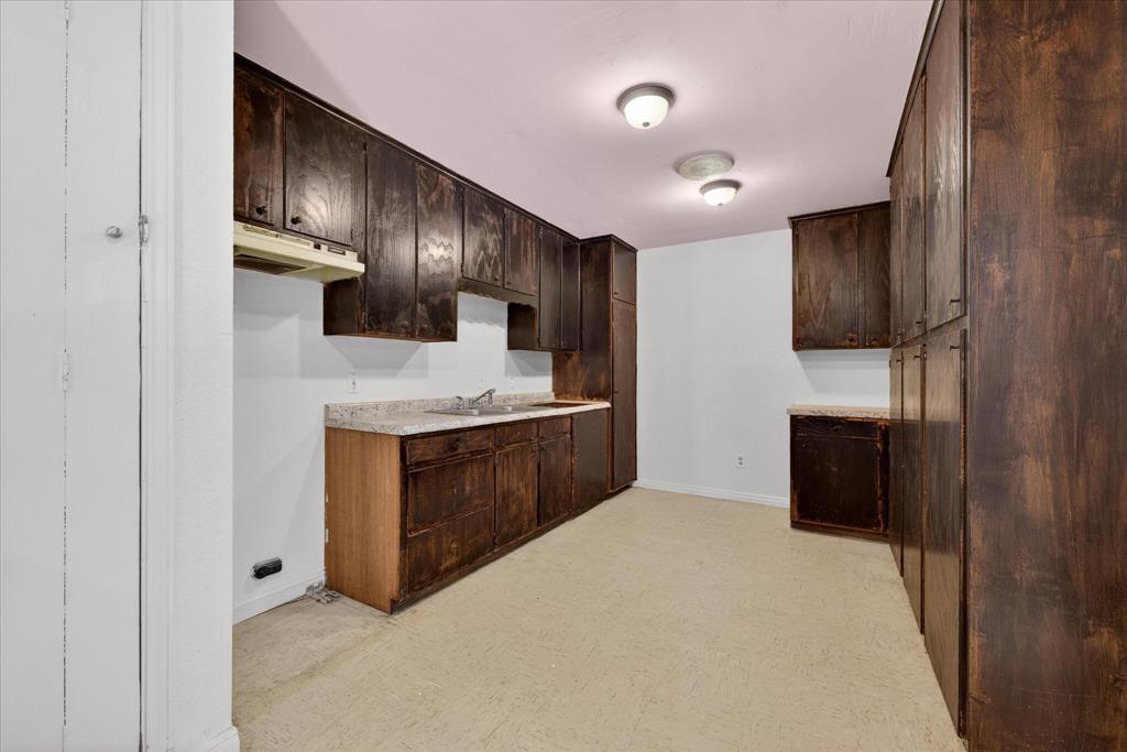 611 W Spring Valley Road Property Photo 10