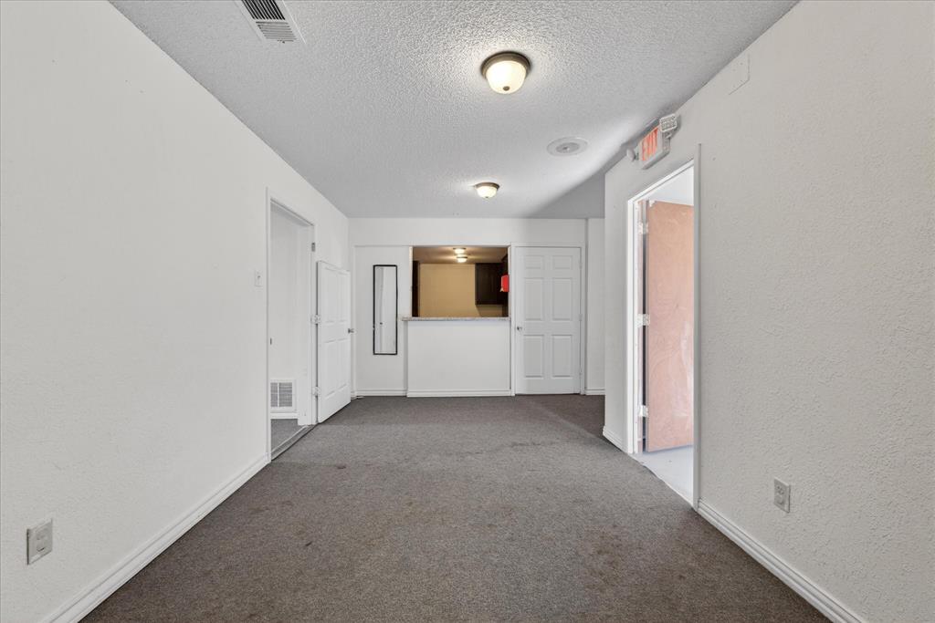 611 W Spring Valley Road Property Photo 11