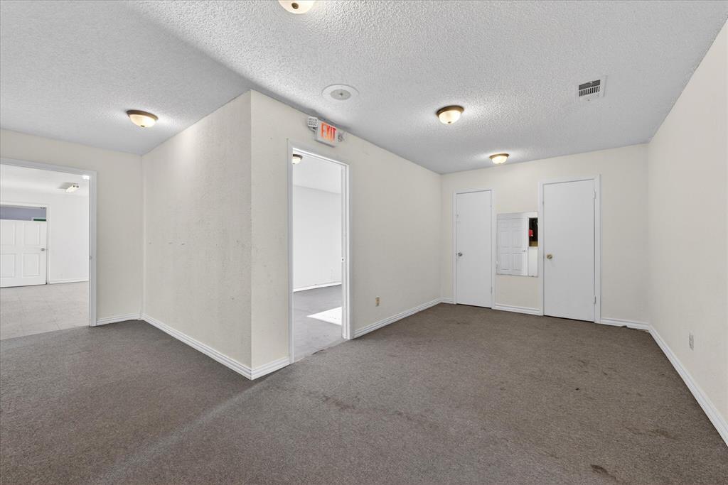 611 W Spring Valley Road Property Photo 12