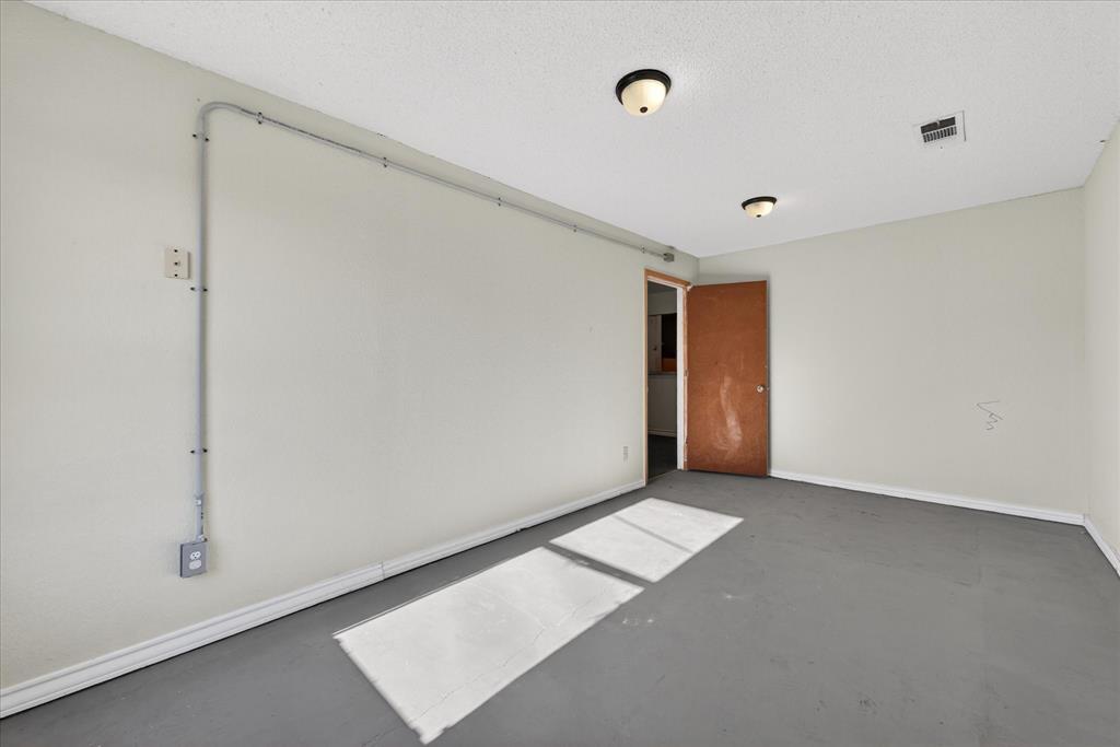 611 W Spring Valley Road Property Photo 13