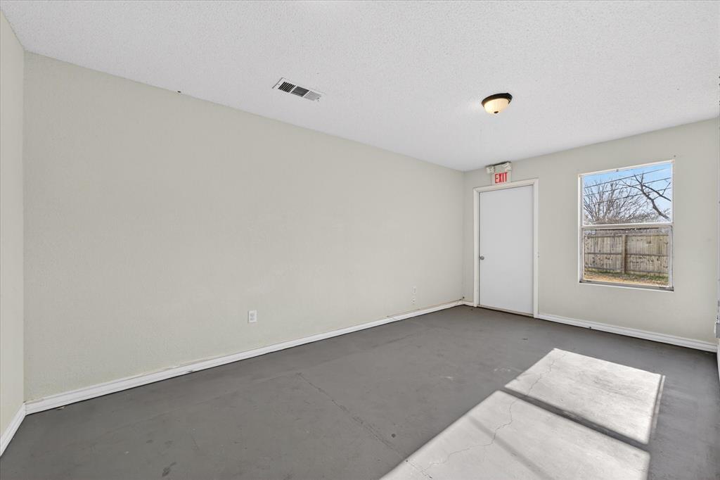 611 W Spring Valley Road Property Photo 14