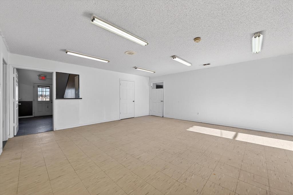611 W Spring Valley Road Property Photo 15