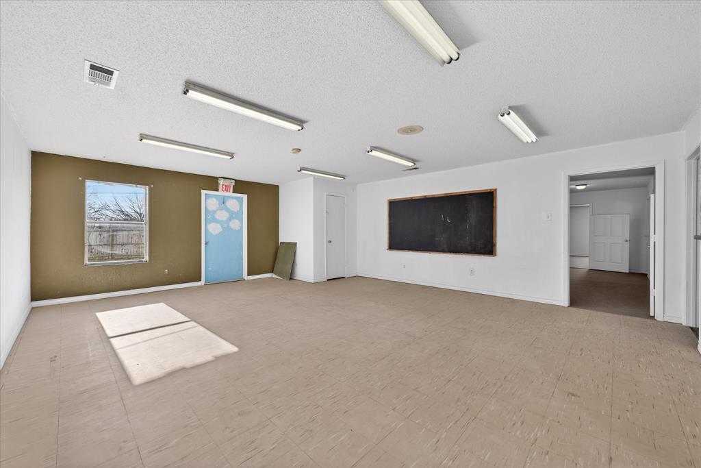 611 W Spring Valley Road Property Photo 16