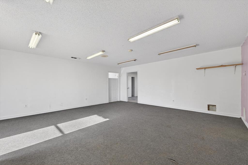 611 W Spring Valley Road Property Photo 17