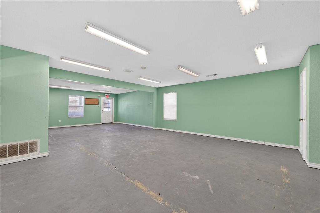 611 W Spring Valley Road Property Photo 19