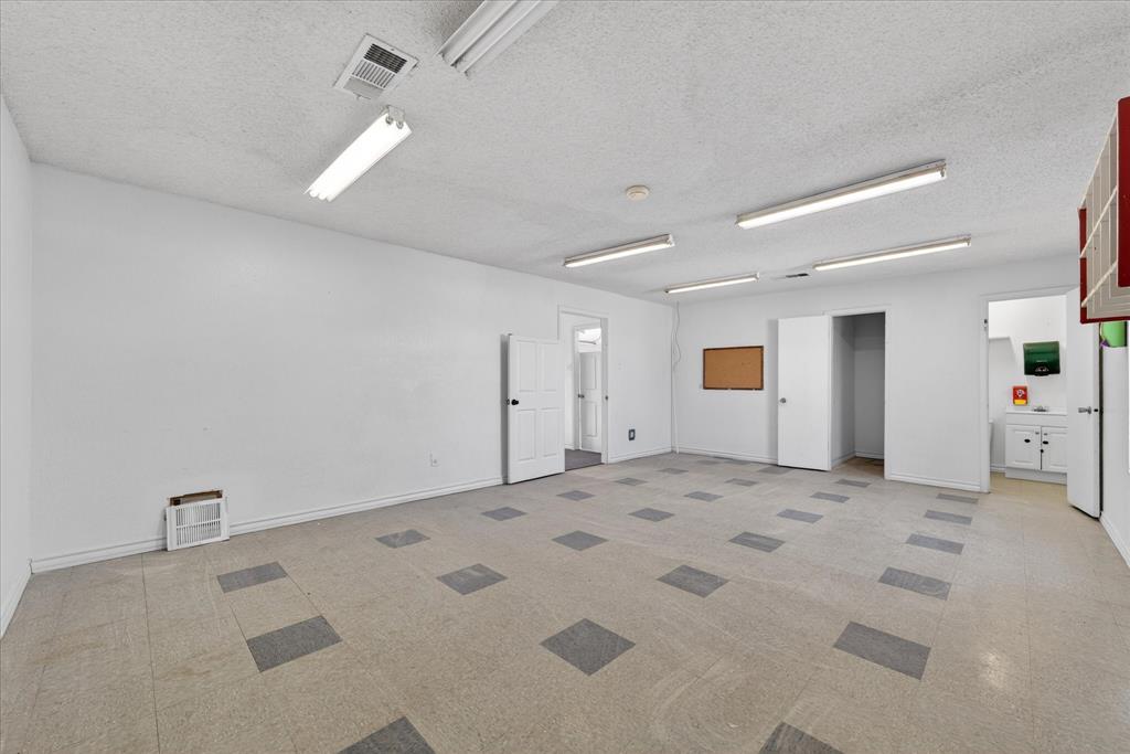 611 W Spring Valley Road Property Photo 20