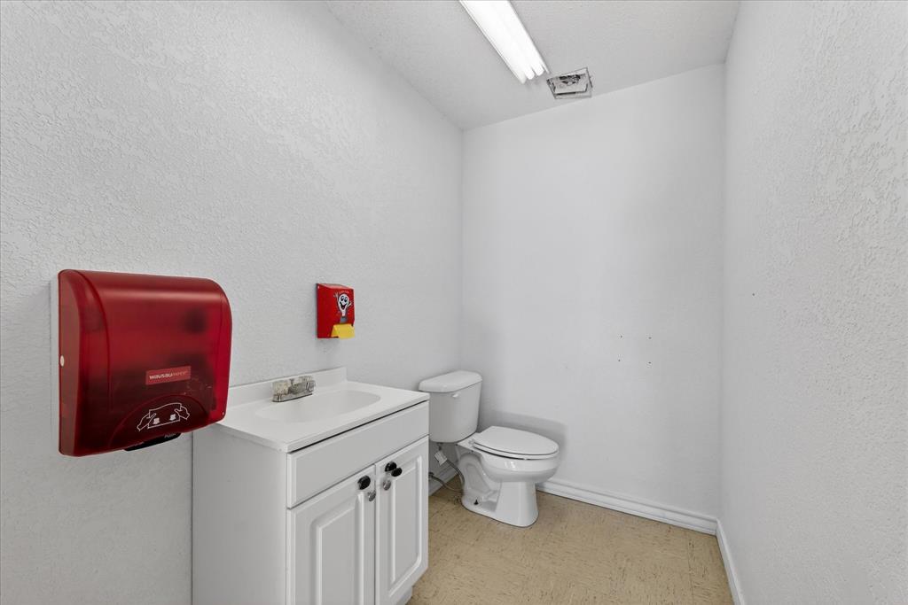 611 W Spring Valley Road Property Photo 22