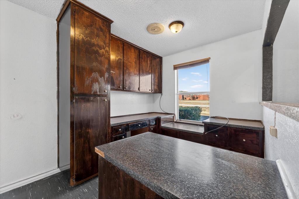 611 W Spring Valley Road Property Photo 23