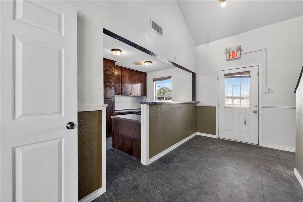 611 W Spring Valley Road Property Photo 24