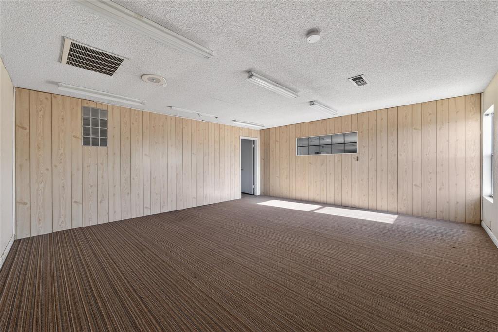 611 W Spring Valley Road Property Photo 27