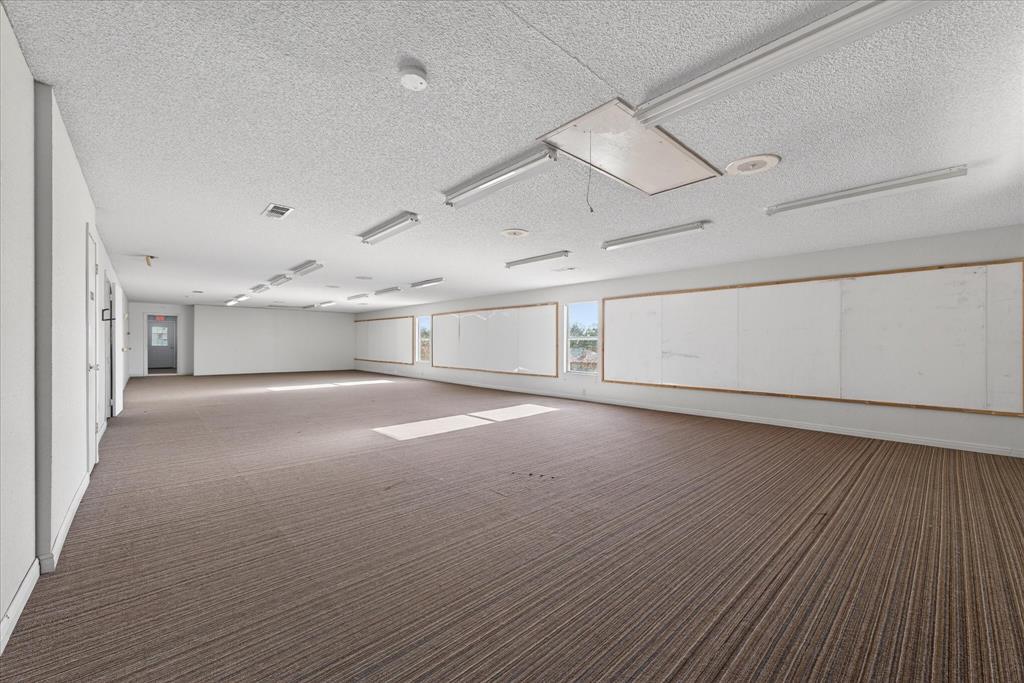 611 W Spring Valley Road Property Photo 28