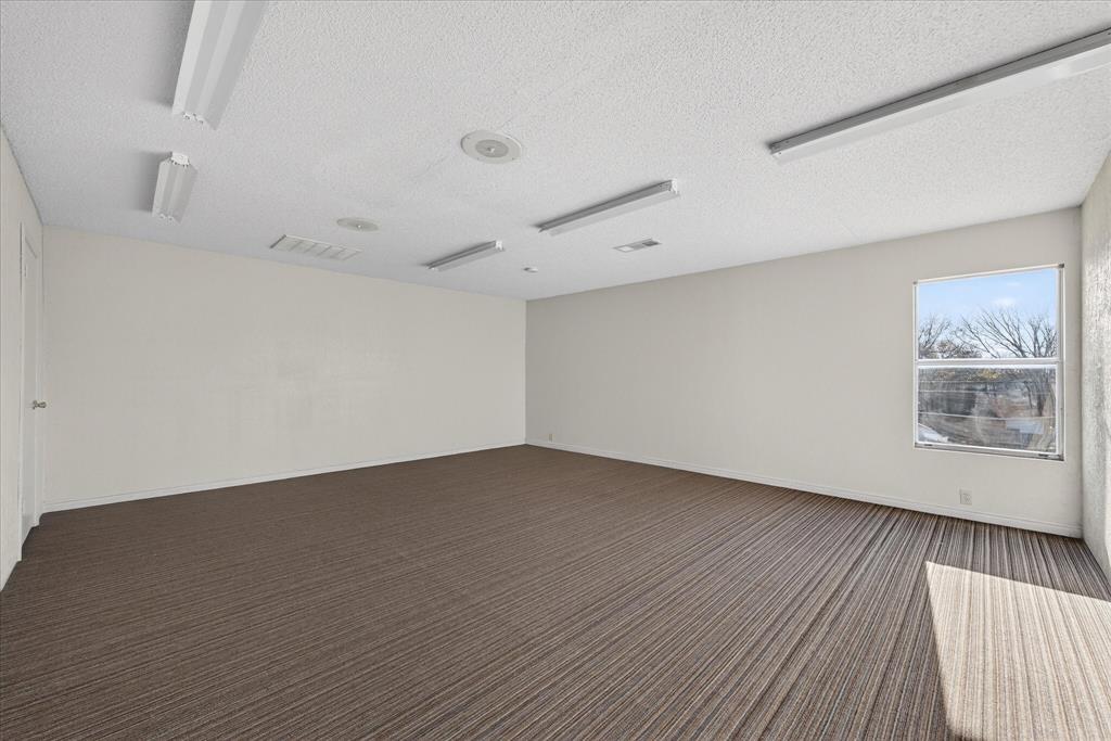 611 W Spring Valley Road Property Photo 31